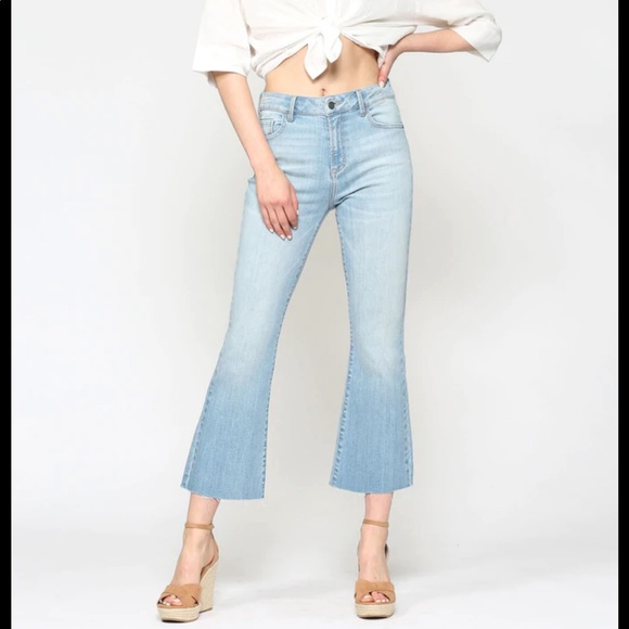 Hidden Denim - NWT‼️Hidden Happi Crop Flare Medium Wash Jeans -Size 24